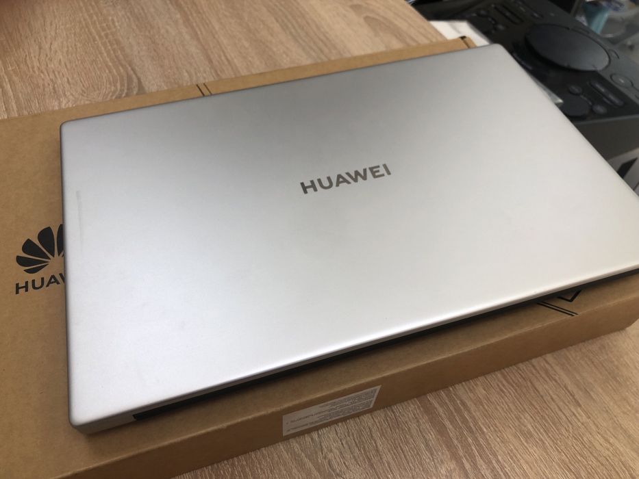 Huawei Mate D15 i3-11/8/256