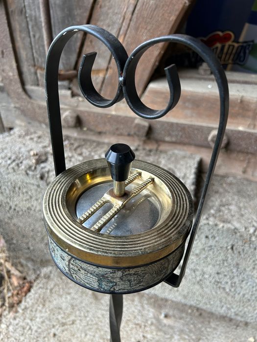 Ретро пепелник / глобус