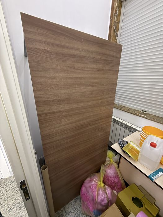 Кухонный мли гостинный стол