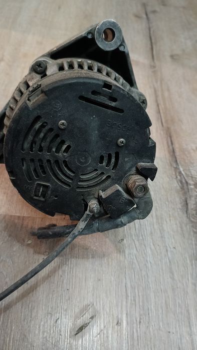 Генератор на Мерседес 102 мотор