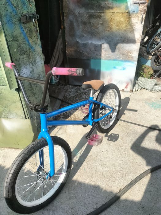 Продам бмх Salt plus в отличном состояние поменял покрышки и грипсы .