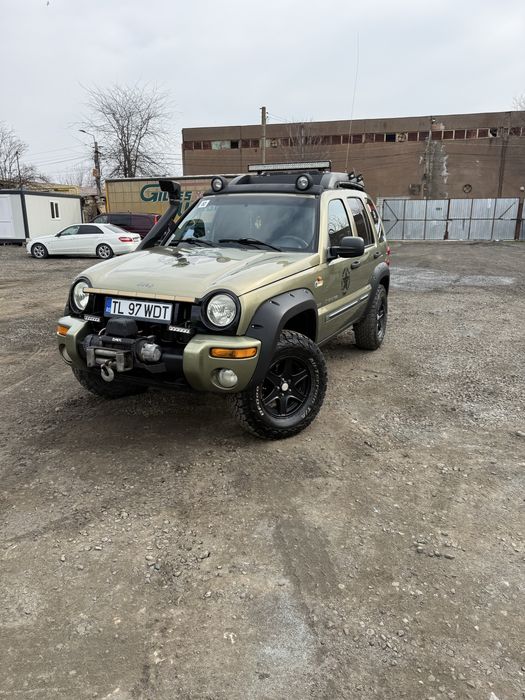 Vand sau schimb Jeep Cherokee 2.8