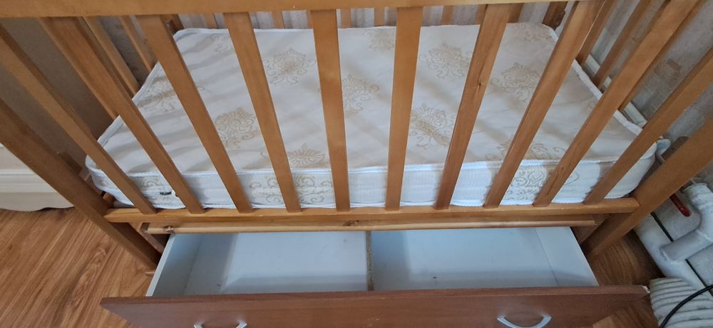 Продам детскую кроватку-маятник