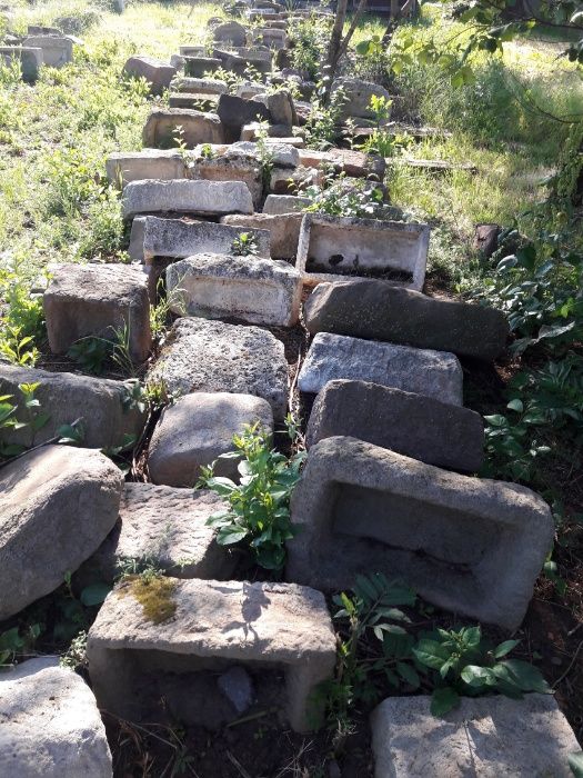 Каменни корита и каменни стъпала