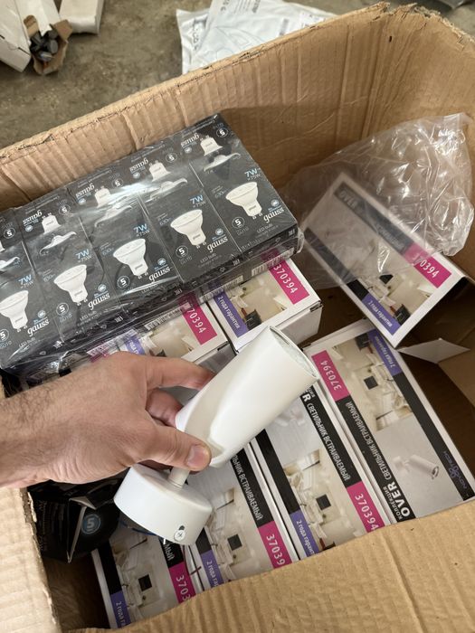 Светилник накладной поворотный.