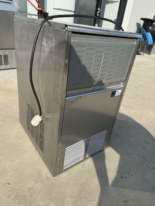 Професионален ледогенератор