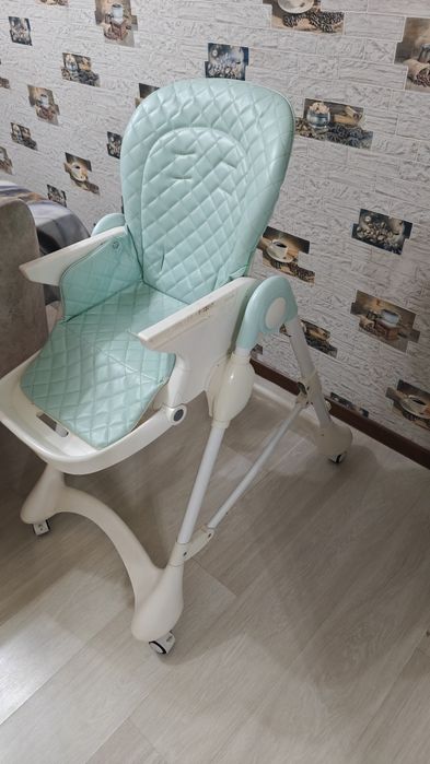 Детский стульчик-столик для кормления