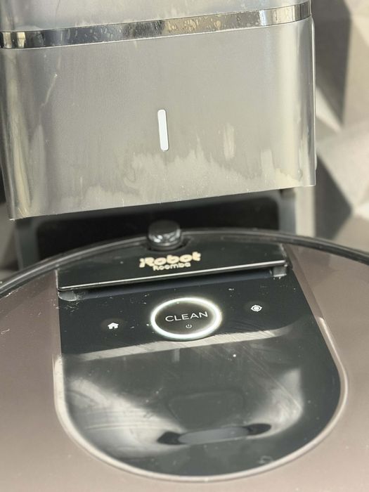 iRobot Roomba i8+