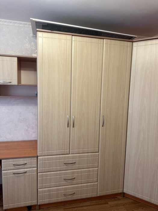 Продам шкаф с компьютерным столом