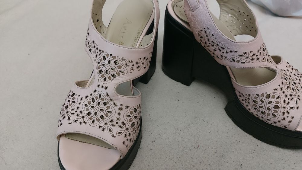 Продаю летнию обувь