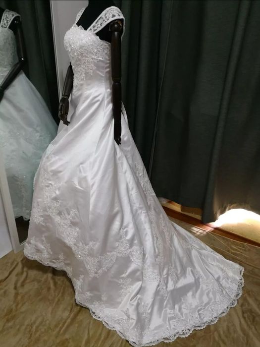 Vând rochie de mireasa și accesorii