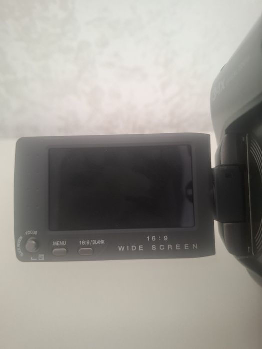 Видеокамера JVC GR-D750AS