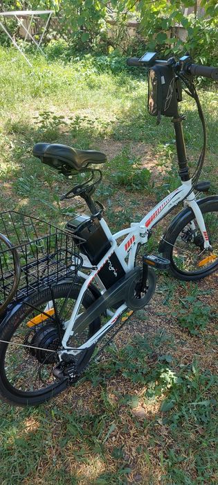 Vând bicicleta electrica impecabilă