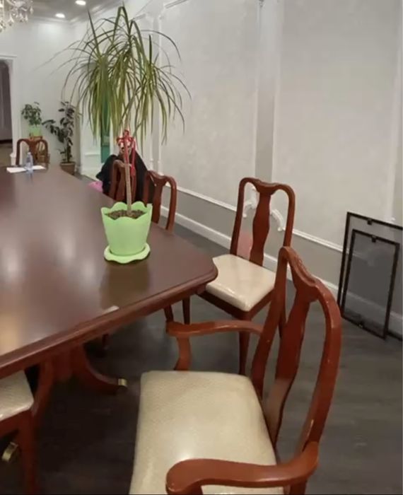 Продаю стол со стульями