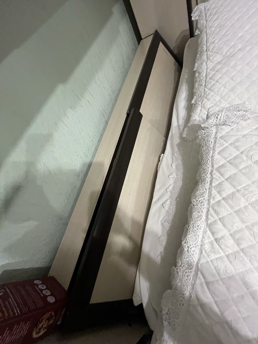 Продам кровать с полками