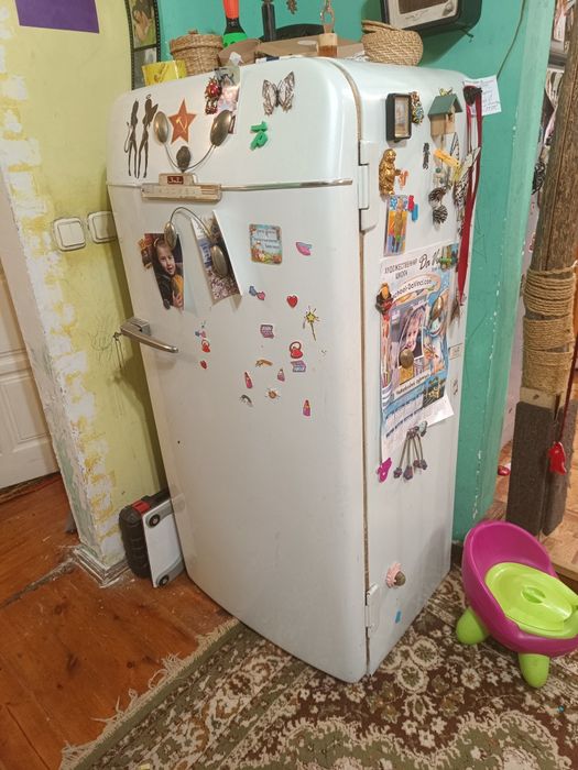 Холодильник ЗИЛ 60 е годы исправен