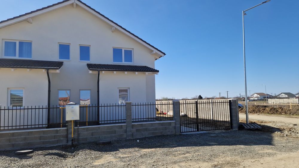 Proprietar vand  1/2 duplex la Bucovăț  , Finalizat