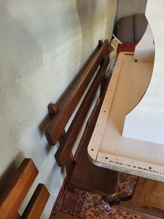 Стол без стульев