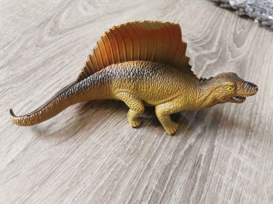 Продавам детски играчки за момче Динозаври, домашни животни