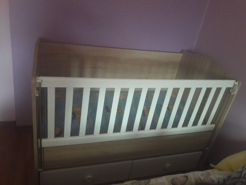 Дървена бебешка кошара