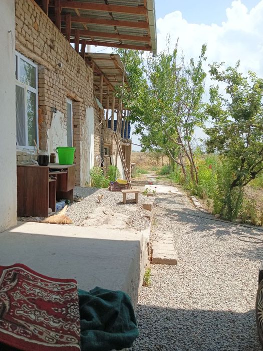 Учаска сотилади 7,2 сотих, 5 хонали уй. Куйлук бозордан 25 км.