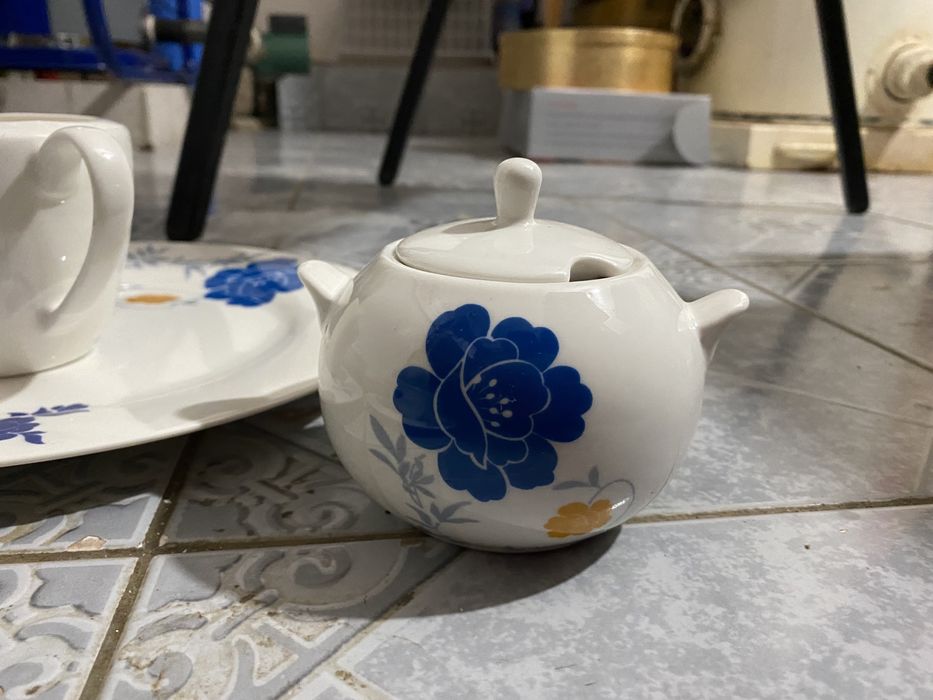 Продам сервиз 50 предметов