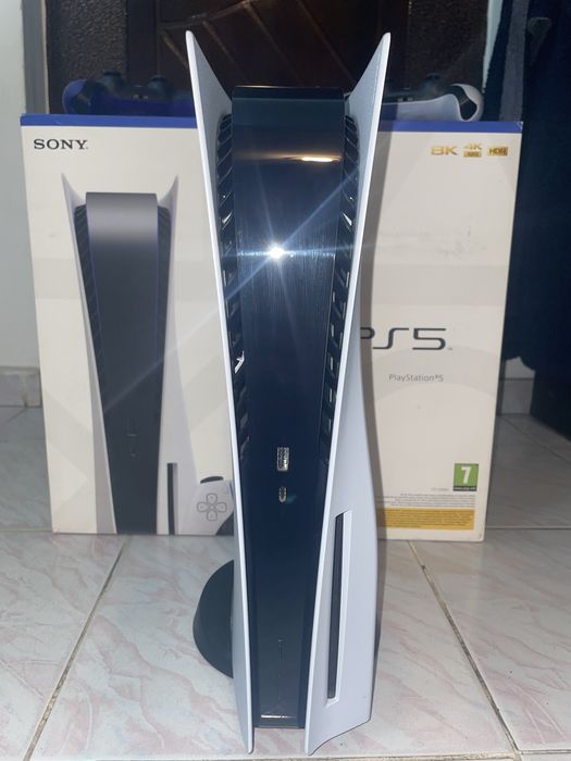 Ps5 cu disc + 2 joystick-uri + fifa 24