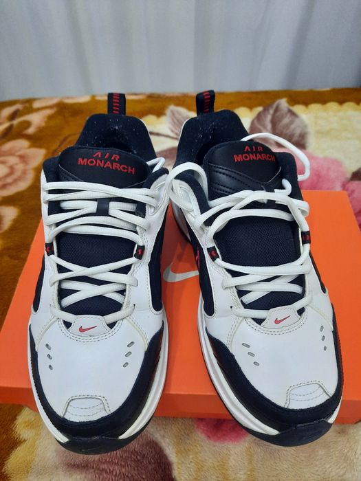 Vand adidași Nike