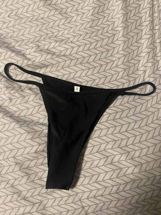 Бански черен само долница!