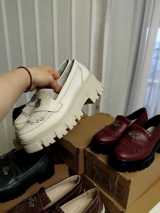 Mocasini din piele naturala,200 ron,nr 37