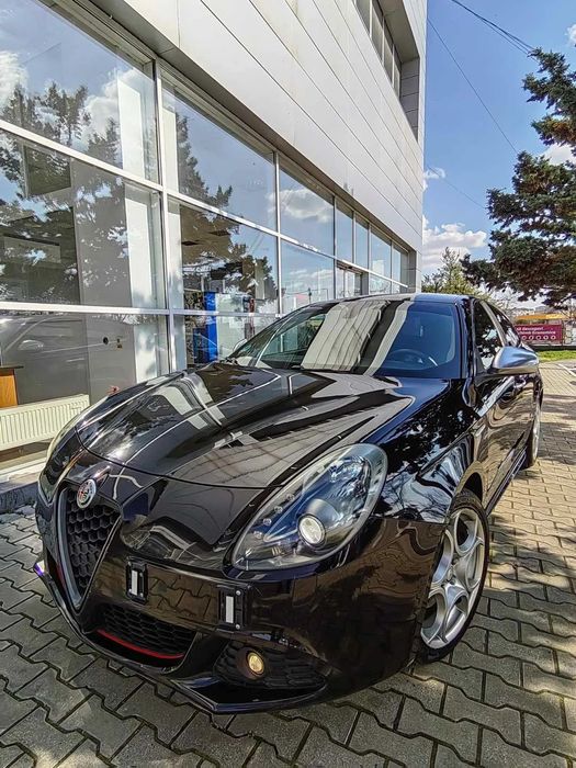 Alfa Romeo Giulietta masina cu istoric service și TUV valabil