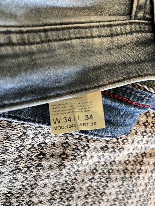 Джинсы Armani Exchange