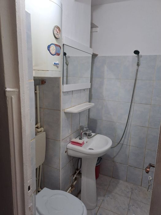 Închiriez garsoniera