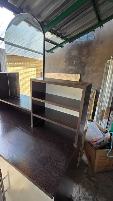 Туалетный стол с зеркалом