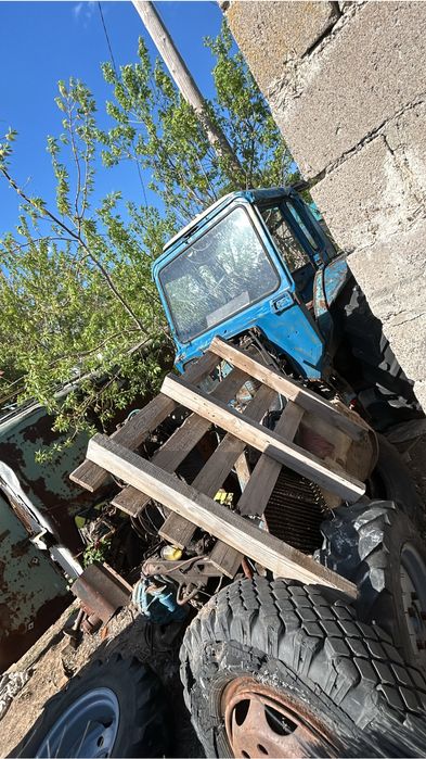 Продам два трактора мтз 80 мтз 82