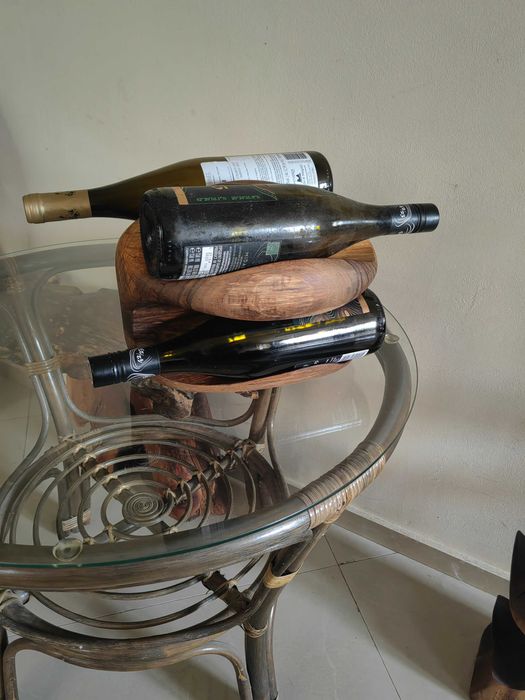 Поставка за бутилки вино