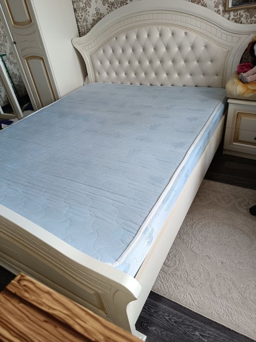 Продам кровать с матрасом