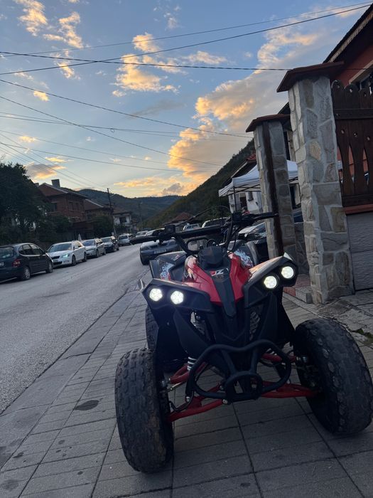 Продавам ATV 125 кубика с три скорости и една задна в добро състояние.