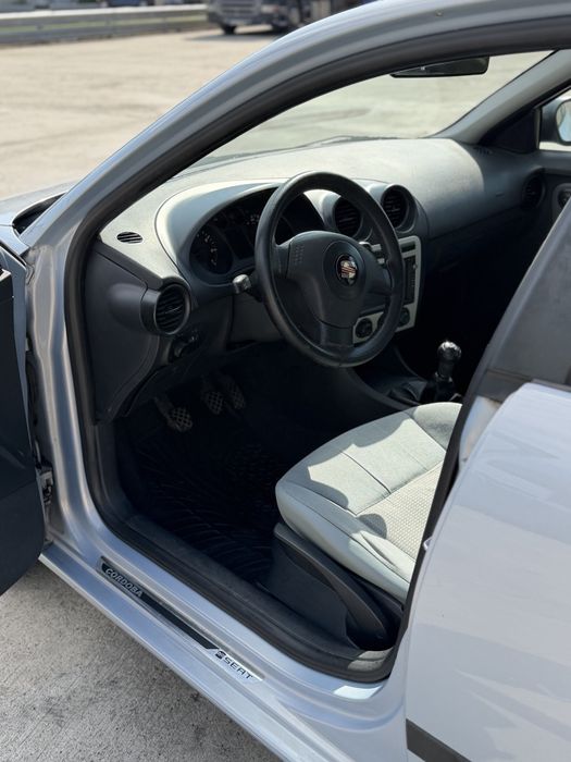 Seat Cordoba 1,4 benzină, an 2003, 192000 km reali,consum mic,fără rugină!!