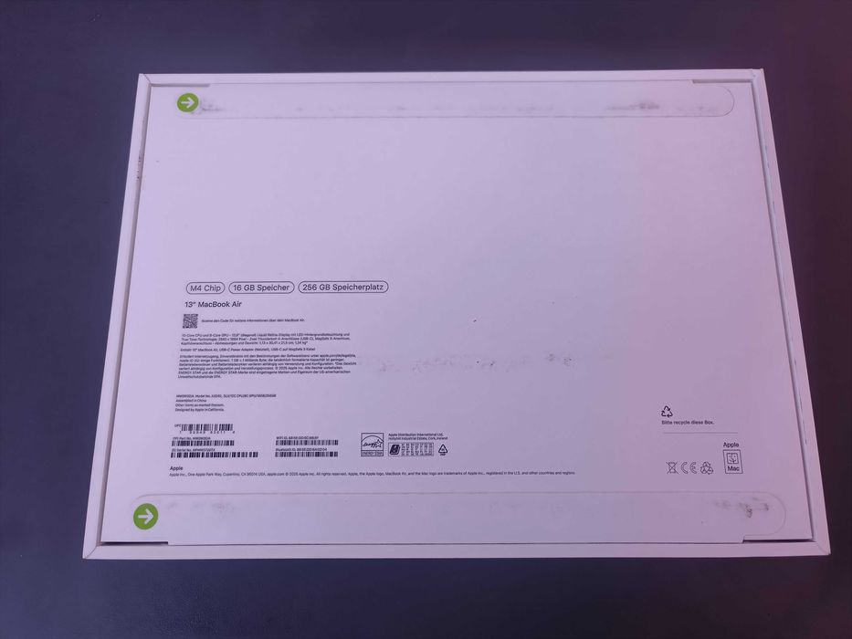 НОВ MacBook Air 13" M4 чип 16/256 GB 2025 Запечатан, гаранция 2027г.