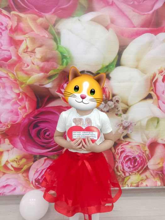 Юбка красного цвета на Прокат ,на девочку 6,7 лет