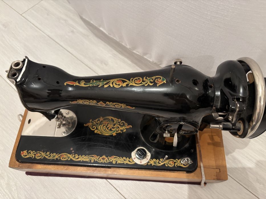 Продам швейную машинку