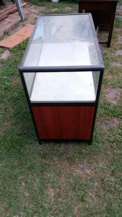 Алуминиева стъклена ветрина