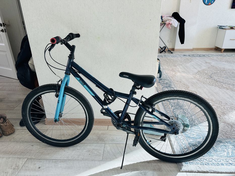 Продам велосипед Altair  возраст 8-11