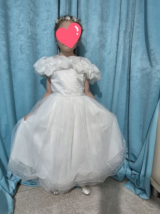 Белое бальное пышное платье