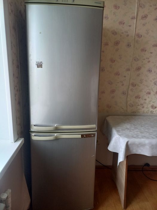 Продам холодильник б/у в рабочем состоянии