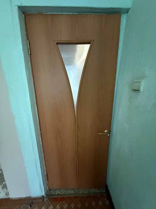 Двери межкомнатные б/у