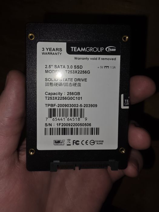 Продам  ssd накопитель sata 3 (256g)