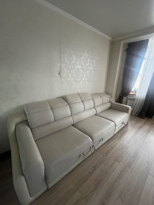 Диван раскладывающийся, с пуфиком