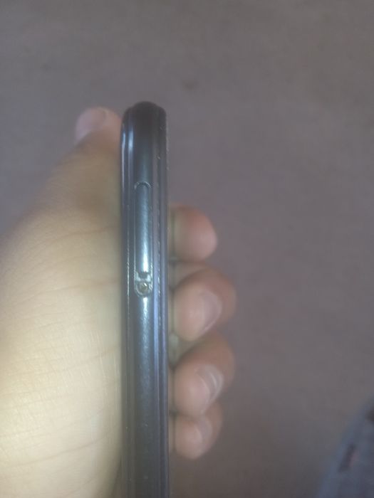Honor8a xotirasi 32 aybi ekrani singan registratsiyaga tushgan lekin